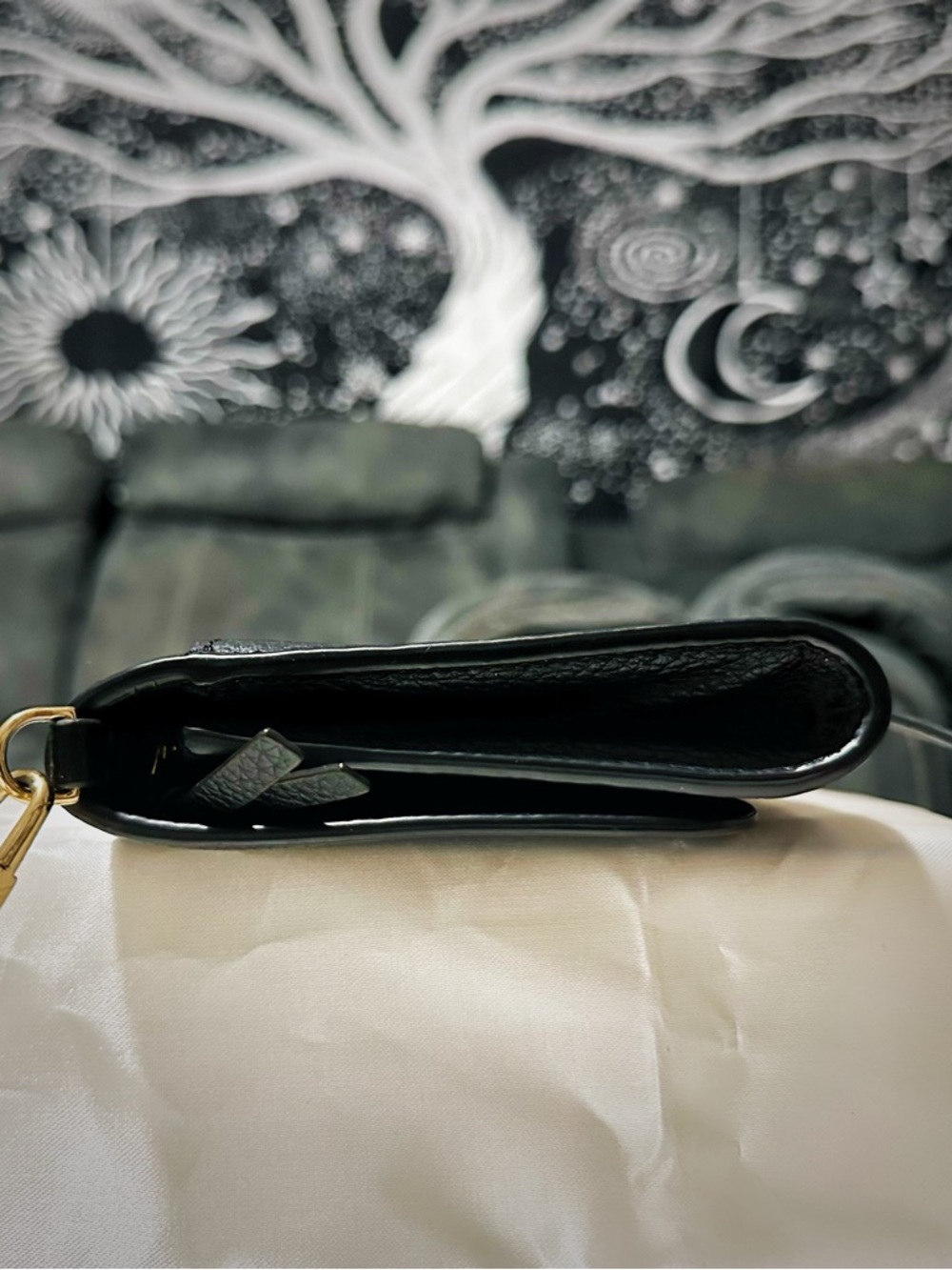 Tory Burch Elegant Black Leather Crossbody Bag - Picture 13 of 17
